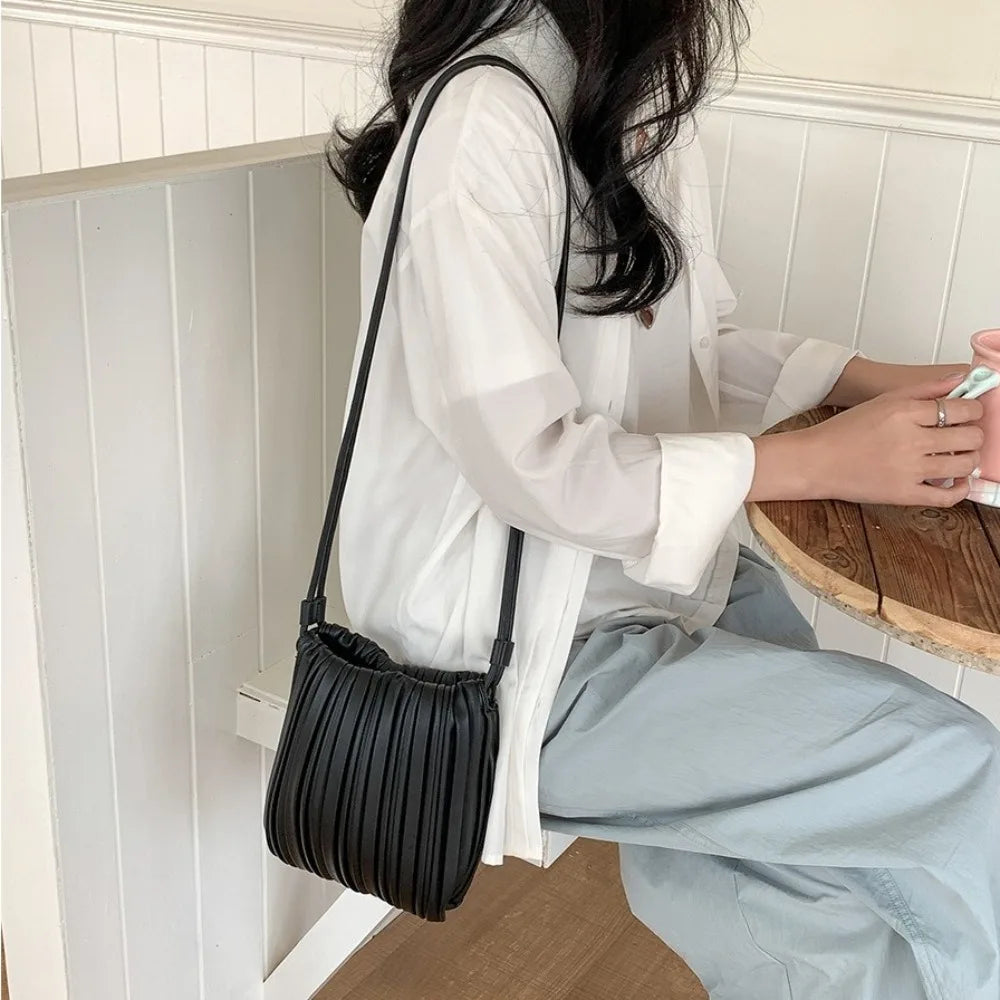 Nuevo bolso cruzado de cuero PU, bolso de hombro con bolsillo interior de uso versátil, Mini monedero elegante para mujeres y niñas