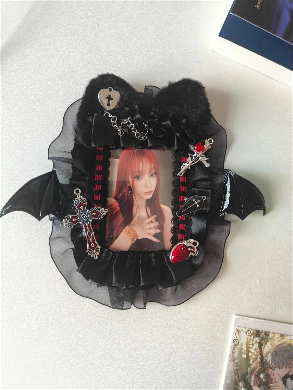 Portafoto de la serie Ins Dark para Kpop, diseño de ángel y murciélago, bolsa para tarjetas fotográficas, colgante, soporte para insignias, decoración con encaje para Itabag