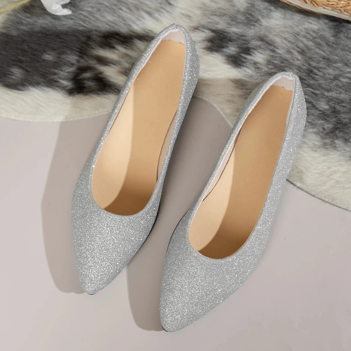 Nueva llegada 2024 zapatos de verano bonitos y a la moda con punta estrecha para mujer, zapatos planos de bailarina, zapatos informales cómodos para mujer