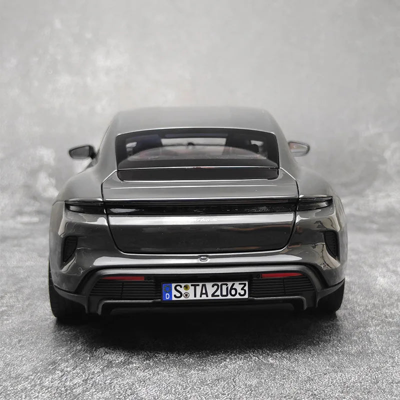 NOREV Escala 1/18 Taycan Turbo S (2024) – Coche deportivo totalmente eléctrico, modelo de aleación, colección de regalos navideños, modelo de coche clásico fundido a presión