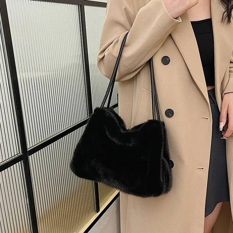 Nuevo bolso de mano de felpa para Otoño e Invierno, bolso de compras cruzado con cadena de Color sólido versátil, bolsos de mensajero con cadena de nuevo diseño para mujer