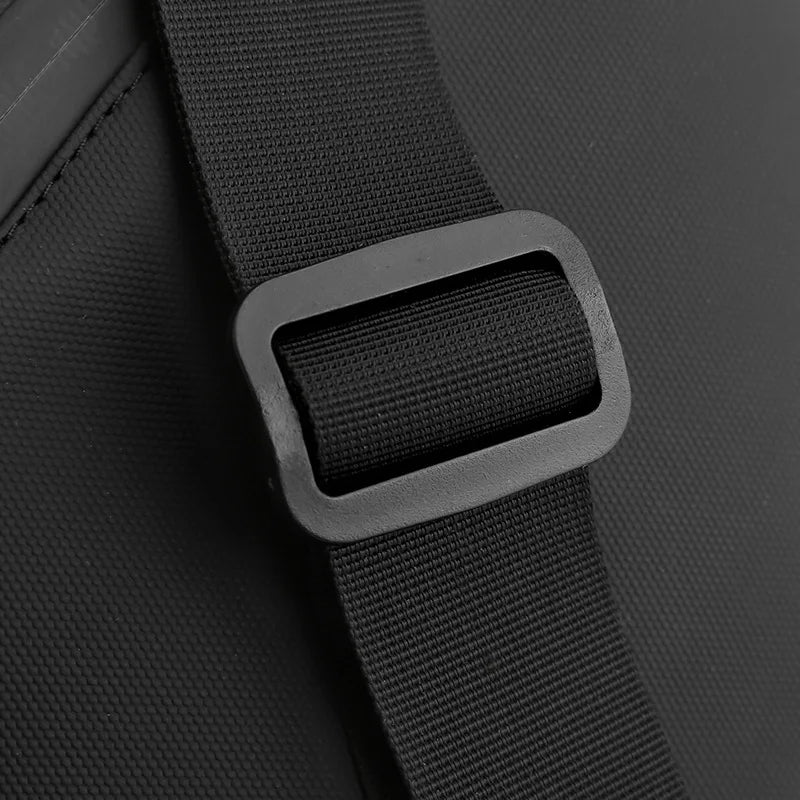 Bolso de Pecho Impermeable para Hombre, Bandolera, Mochila para Viajes Diarios, Membrana de Cuero Resistente a Salpicaduras, Ideal para Viajes Casuales
